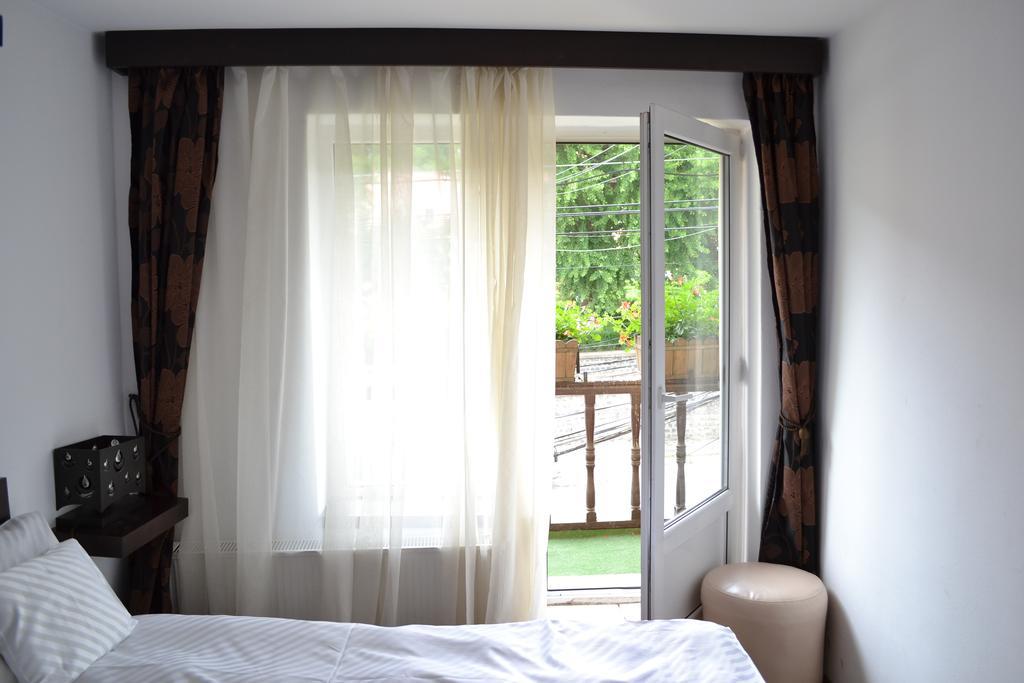 Chic City Rooms 锡吉什瓦拉 客房 照片